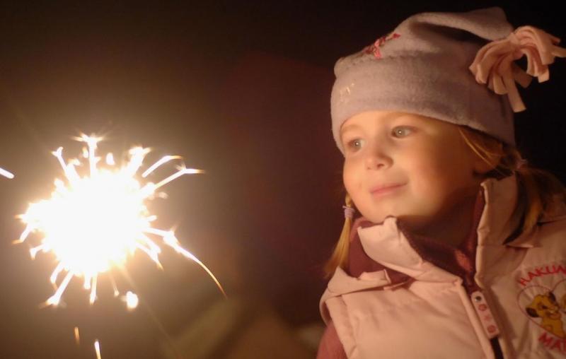 Ура, каникулы! Пиротехника, которую можно запускать с детьми - Фокино Приморский край | fokinoprimorskij.salutsklad.ru